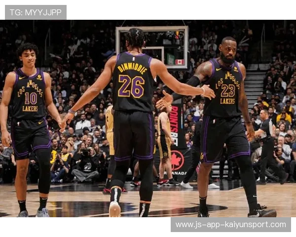 湖人队士气振奋，准备迎战季后赛，湖人队下赛季